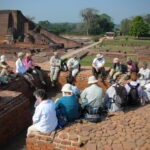 Ruïnes van de boeddhistische kloosteruniversiteit Nalanda met Maarten Olthof